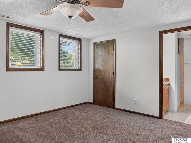 1724 N 107Th Avenue, Omaha, NE 68114