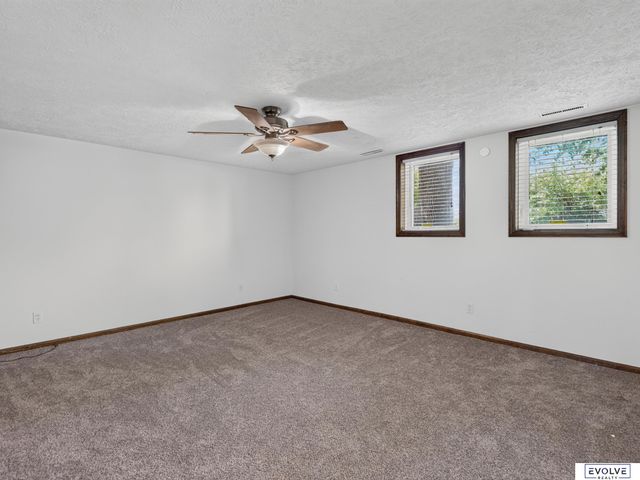 1724 N 107Th Avenue, Omaha, NE 68114
