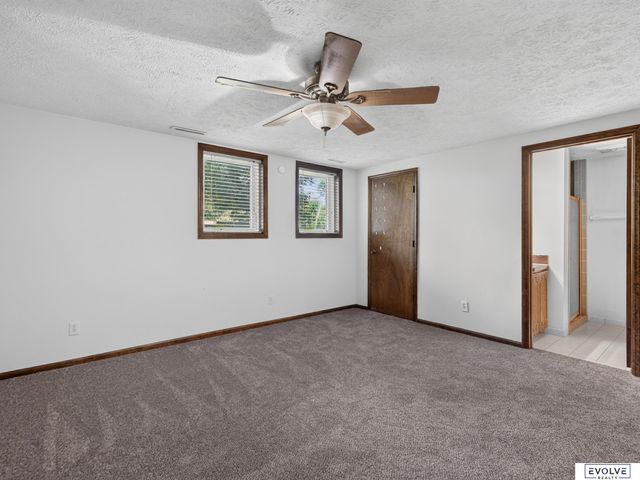 1724 N 107Th Avenue, Omaha, NE 68114