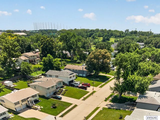 1724 N 107Th Avenue, Omaha, NE 68114