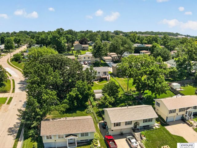 1724 N 107Th Avenue, Omaha, NE 68114
