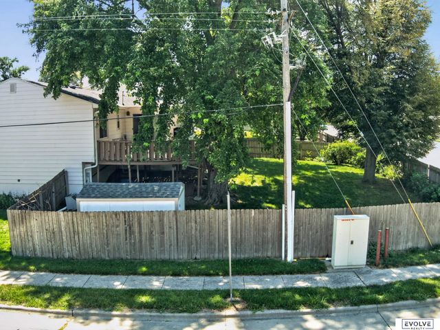 1724 N 107Th Avenue, Omaha, NE 68114