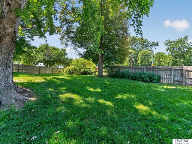 1724 N 107Th Avenue, Omaha, NE 68114