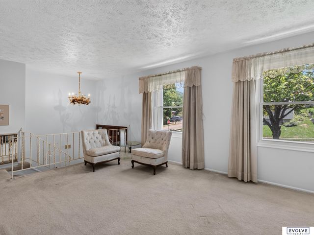 1724 N 107Th Avenue, Omaha, NE 68114