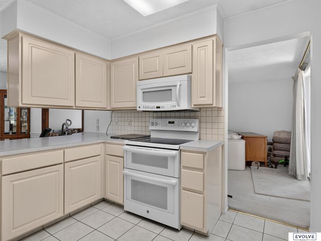1724 N 107Th Avenue, Omaha, NE 68114