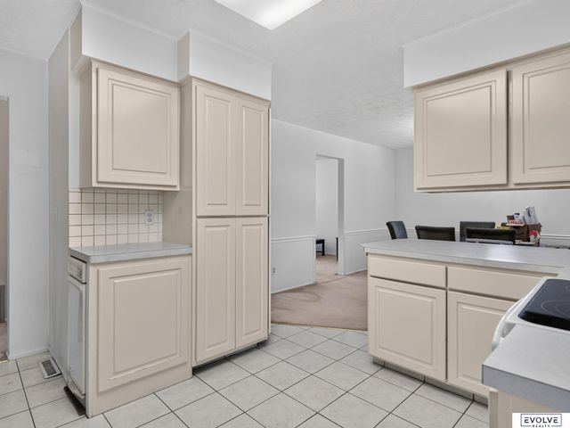 1724 N 107Th Avenue, Omaha, NE 68114