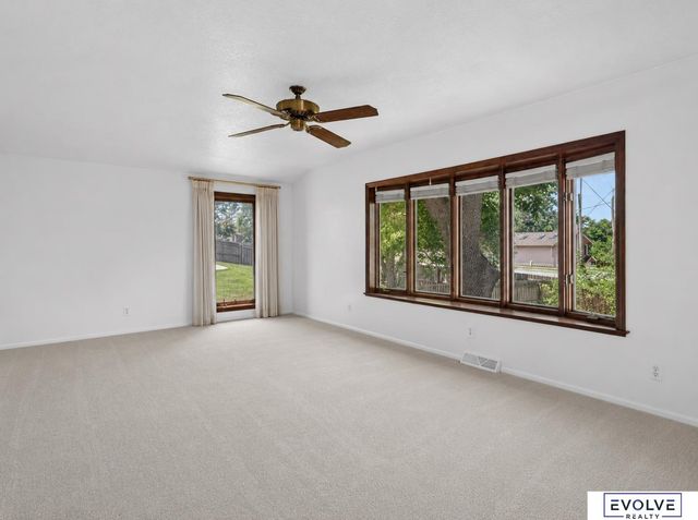 1724 N 107Th Avenue, Omaha, NE 68114