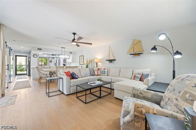 104 Pinebrook DR, Fort Myers, FL 33907