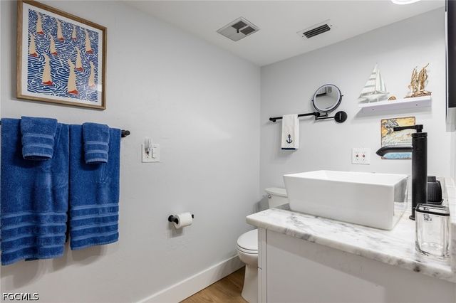 104 Pinebrook DR, Fort Myers, FL 33907