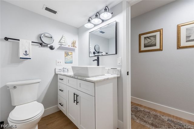 104 Pinebrook DR, Fort Myers, FL 33907