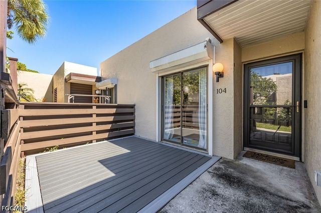 104 Pinebrook DR, Fort Myers, FL 33907