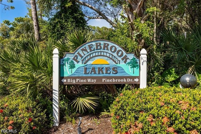 104 Pinebrook DR, Fort Myers, FL 33907