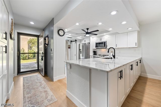 104 Pinebrook DR, Fort Myers, FL 33907