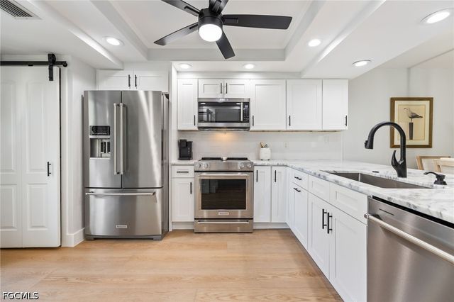 104 Pinebrook DR, Fort Myers, FL 33907