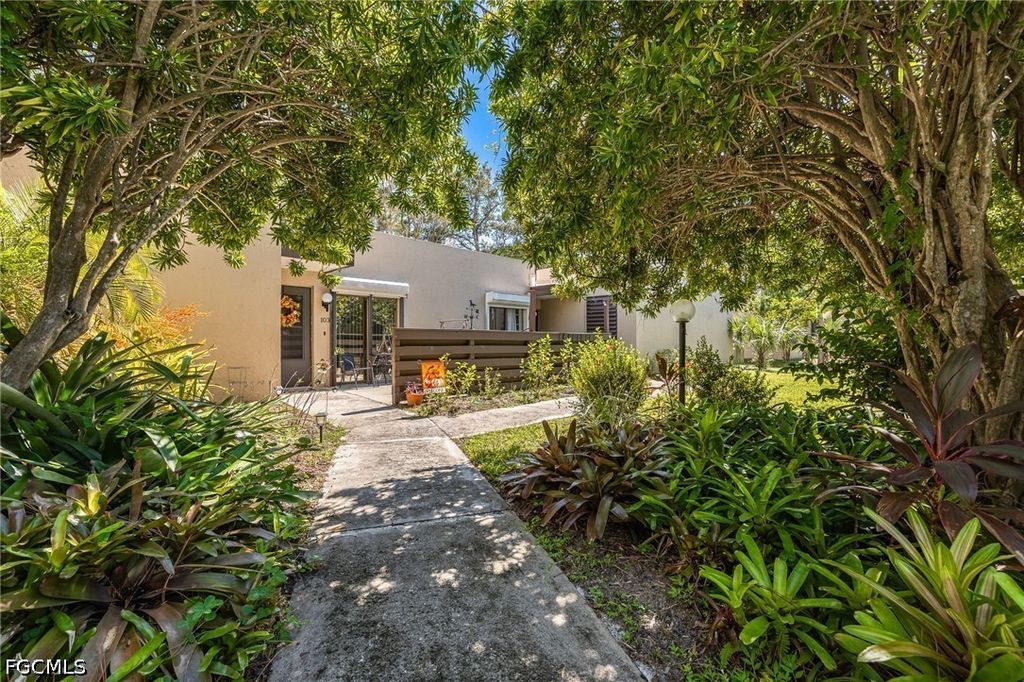 104 Pinebrook DR, Fort Myers, FL 33907