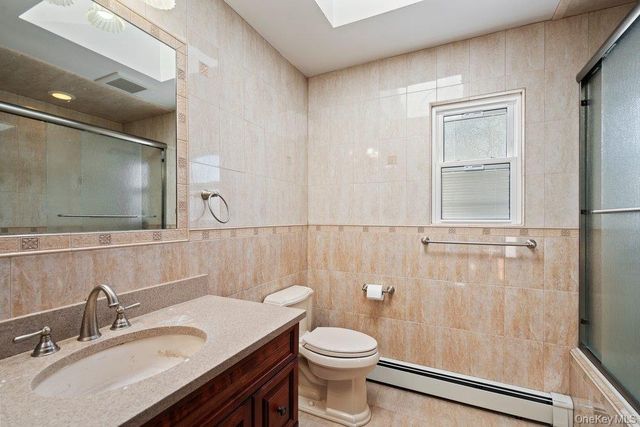 18 Barry Lane, Syosset, NY 11791