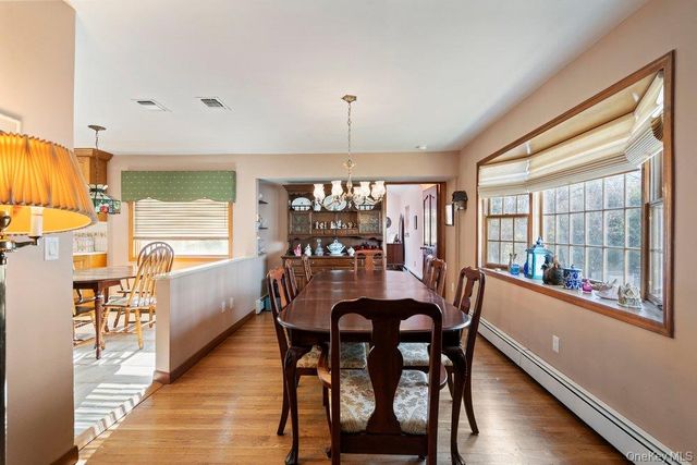 18 Barry Lane, Syosset, NY 11791