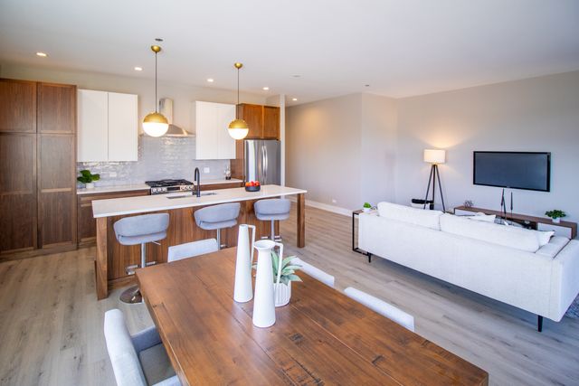 551 E 47th Street 3W, Chicago, IL 60615
