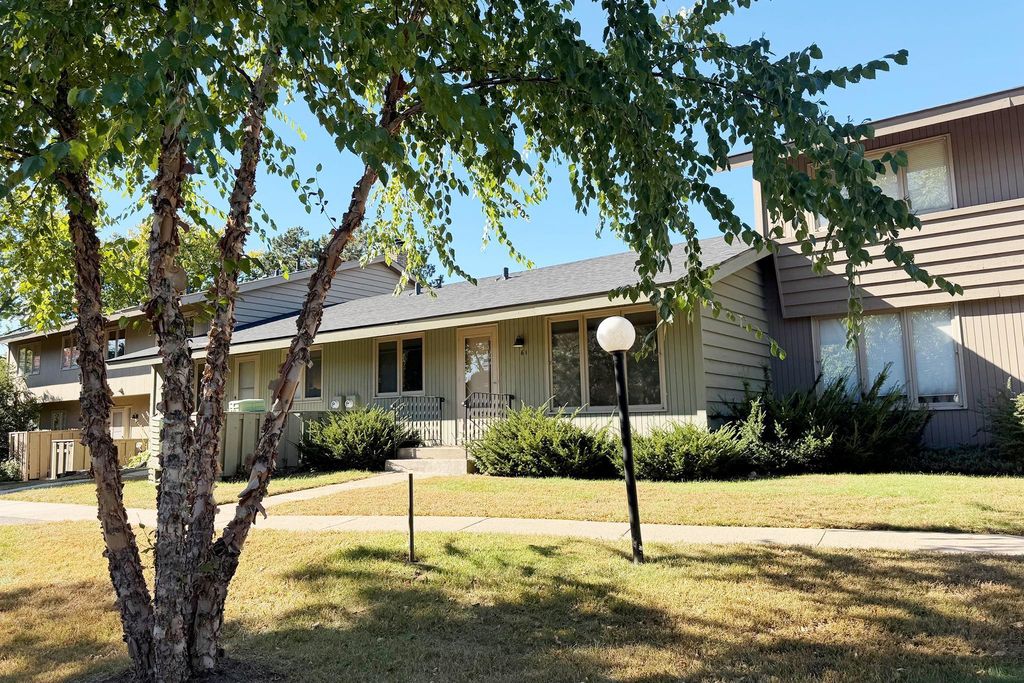 61 Windsor Court, New Brighton, MN 55112