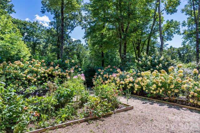 442 Autumn Sky Drive, Hendersonville, NC 28792