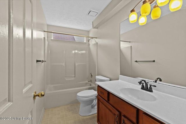 2605 Hampton Hill Ct, Louisville, KY 40220