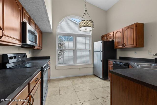 2605 Hampton Hill Ct, Louisville, KY 40220