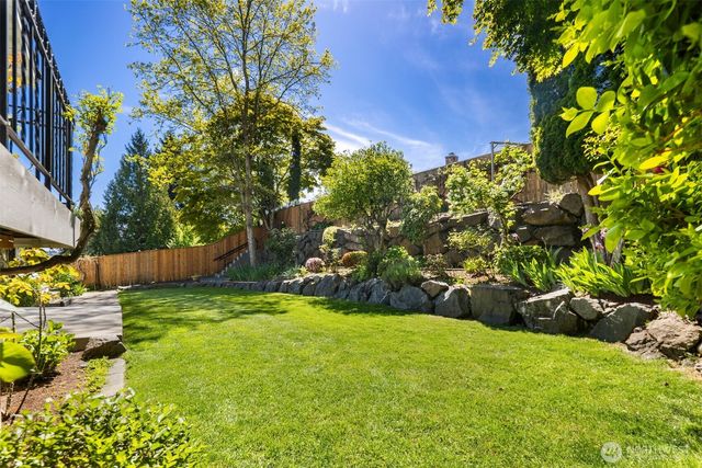 20027 106th Avenue NE, Bothell, WA 98011