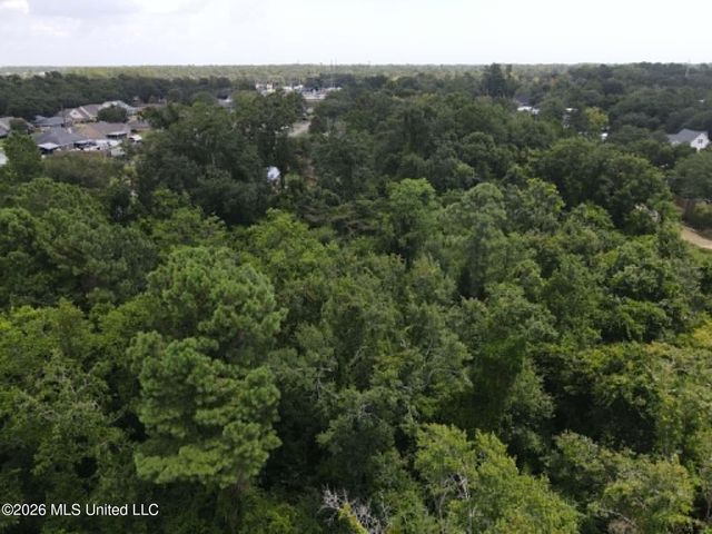 2201 Henderson Street, Waveland, MS 39576