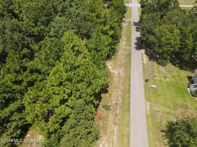 2201 Henderson Street, Waveland, MS 39576