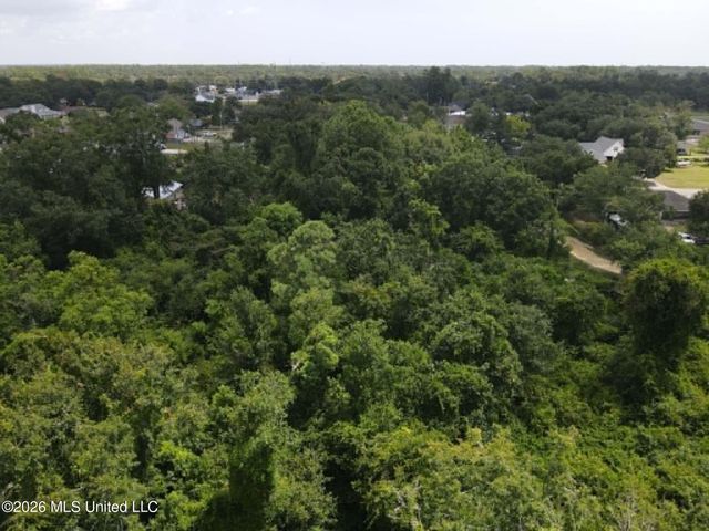 2201 Henderson Street, Waveland, MS 39576