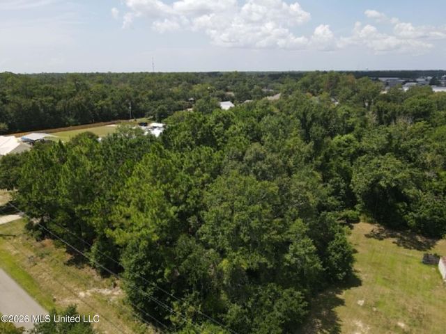 2201 Henderson Street, Waveland, MS 39576