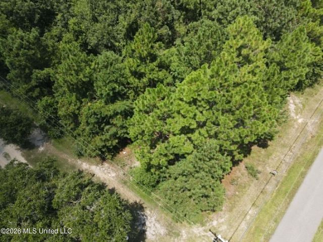 2201 Henderson Street, Waveland, MS 39576