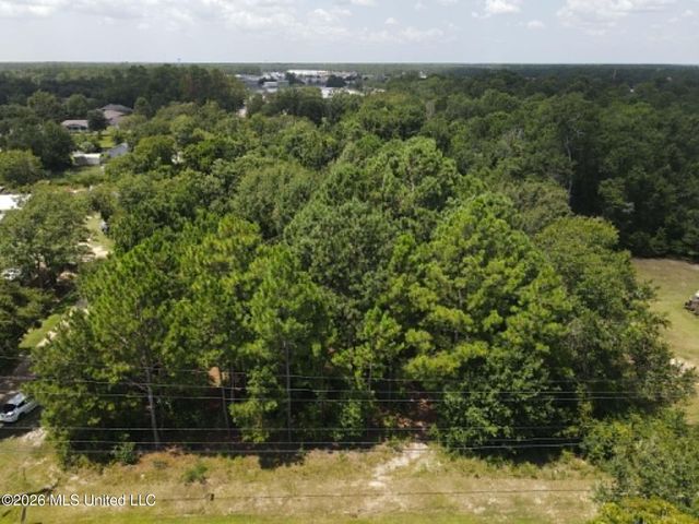 2201 Henderson Street, Waveland, MS 39576