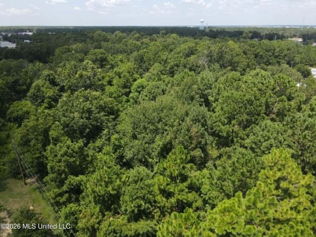 2201 Henderson Street, Waveland, MS 39576