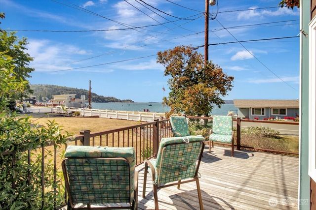 92 Utsalady Road, Camano Island, WA 98282