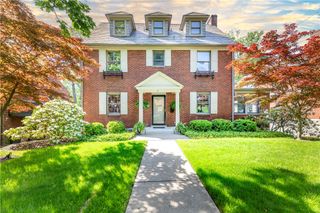 106 Woodhaven Dr, Mt Lebanon, PA 15228