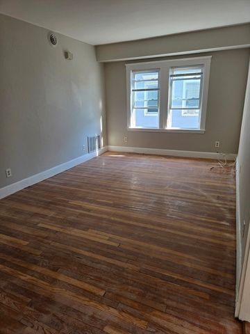 654 Metropolitan Ave 4, Boston, MA 02136