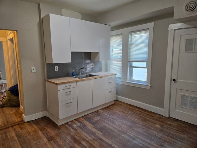 654 Metropolitan Ave 4, Boston, MA 02136