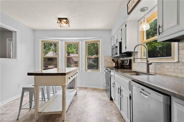 9163 W 92nd Street, Overland Park, KS 66212