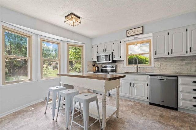9163 W 92nd Street, Overland Park, KS 66212