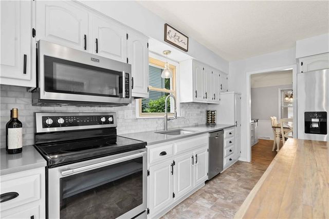 9163 W 92nd Street, Overland Park, KS 66212