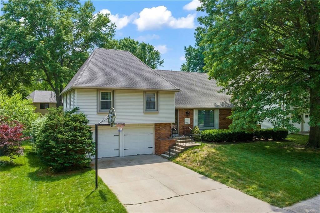 9163 W 92nd Street, Overland Park, KS 66212