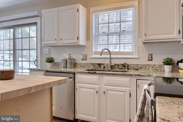 35 HENRY CT, Lancaster, PA 17601