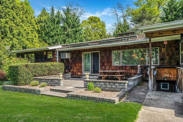 280 Deforest Road N, Dix Hills, NY 11746