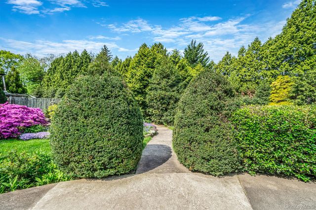 280 Deforest Road N, Dix Hills, NY 11746