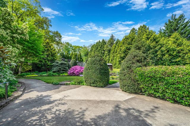 280 Deforest Road N, Dix Hills, NY 11746