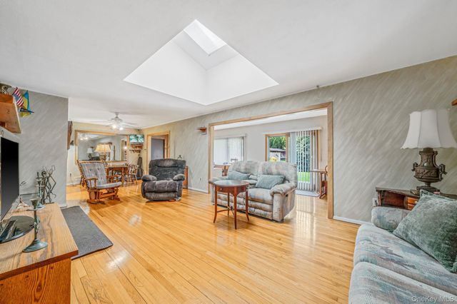 280 Deforest Road N, Dix Hills, NY 11746