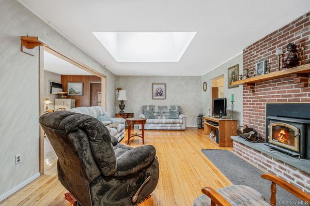 280 Deforest Road N, Dix Hills, NY 11746