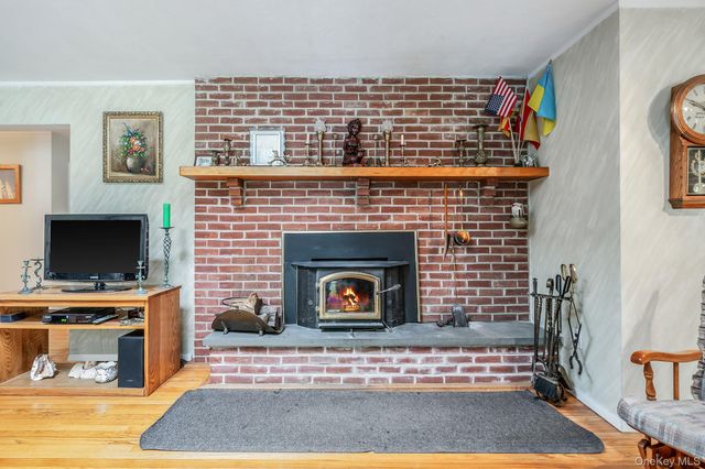 280 Deforest Road N, Dix Hills, NY 11746