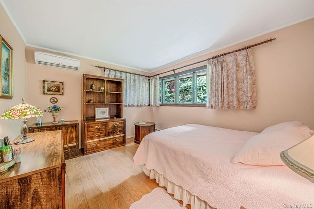 280 Deforest Road N, Dix Hills, NY 11746